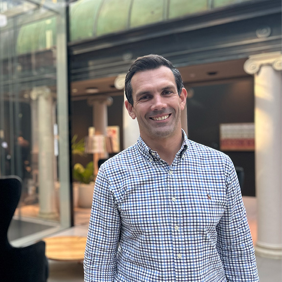 Len Lapuz-De Guzman in the Manila office