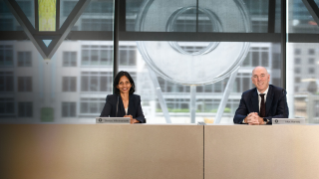 Macquarie Groups 1Q Results Investors React To Profit Drop - 405m27p