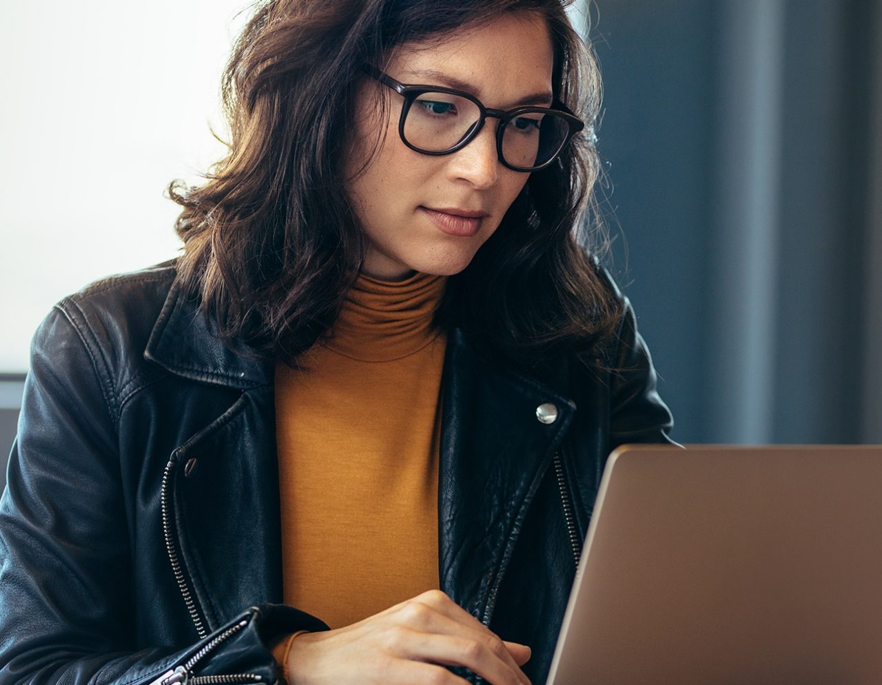 Business woman busy working on laptop computer