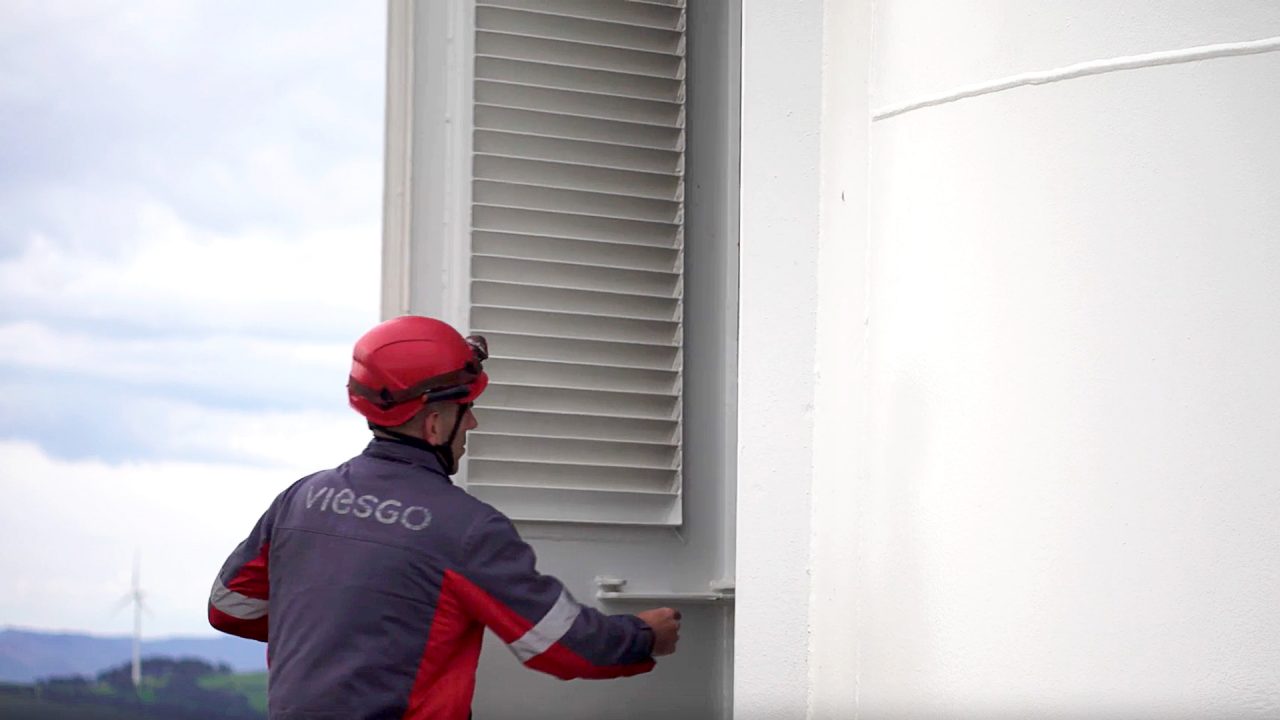 Viesgo worker in uniform at a worksite