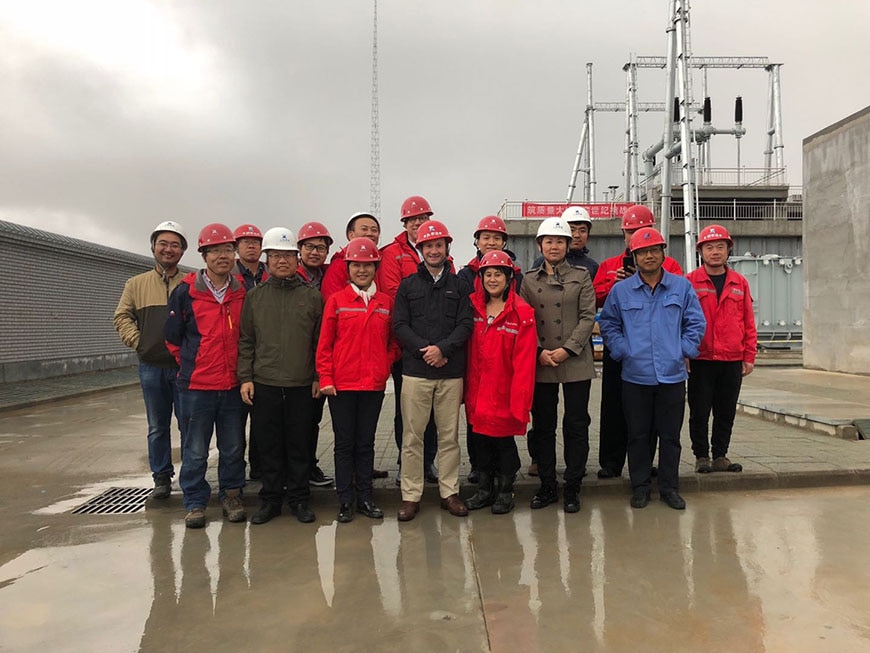 The China MAM Real Assets team with employees of Shanghai Sineng’s equity partner, Runshihua Group, at the Project Youyu site.