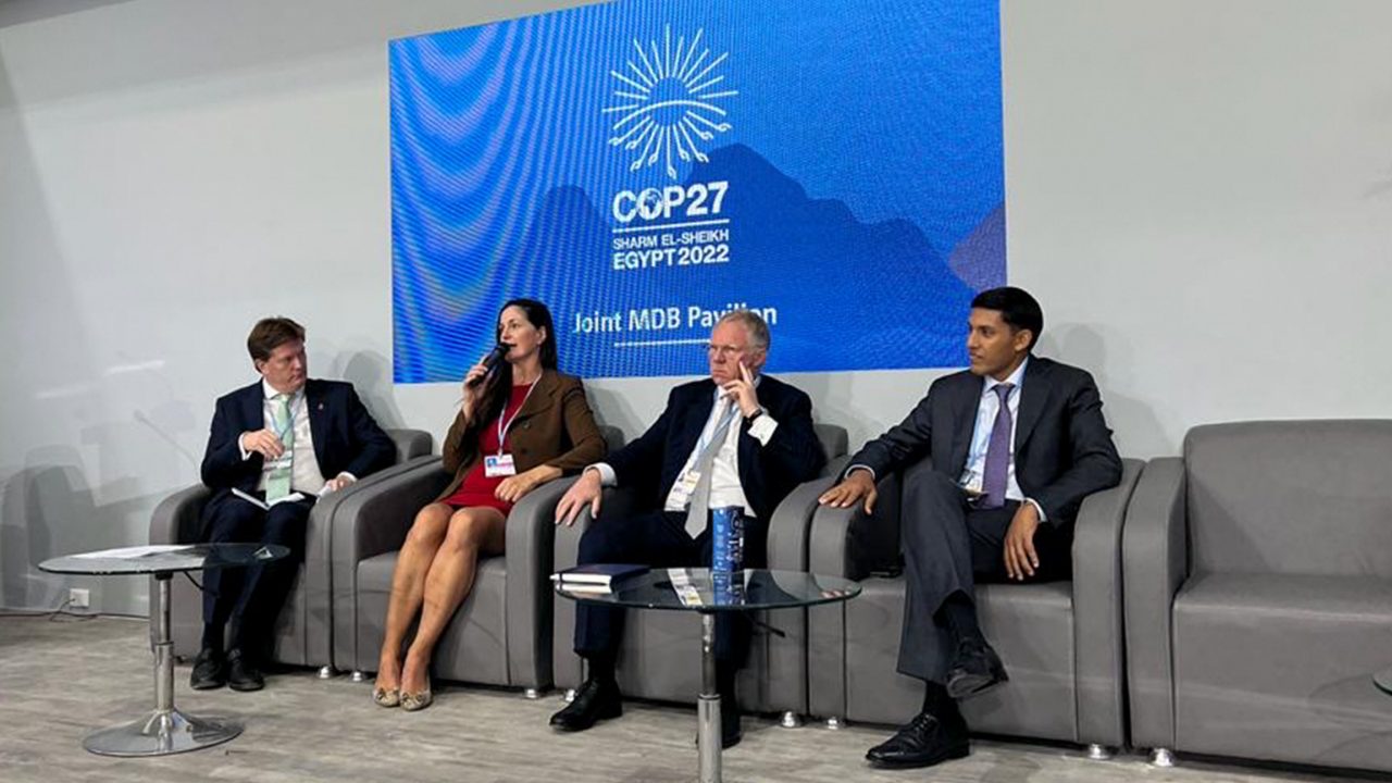 Sir Danny Alexander (left), Anne Valentine Andrews (second left), Mark Dooley (second right), and Dr. Rajiv J. Shah (right) at a discussion on ‘Scaling Climate Finance – Bridging the Gap Between Concessional and Private Finance’ hosted by the Asian Infrastructure Investment Bank (AIIB).